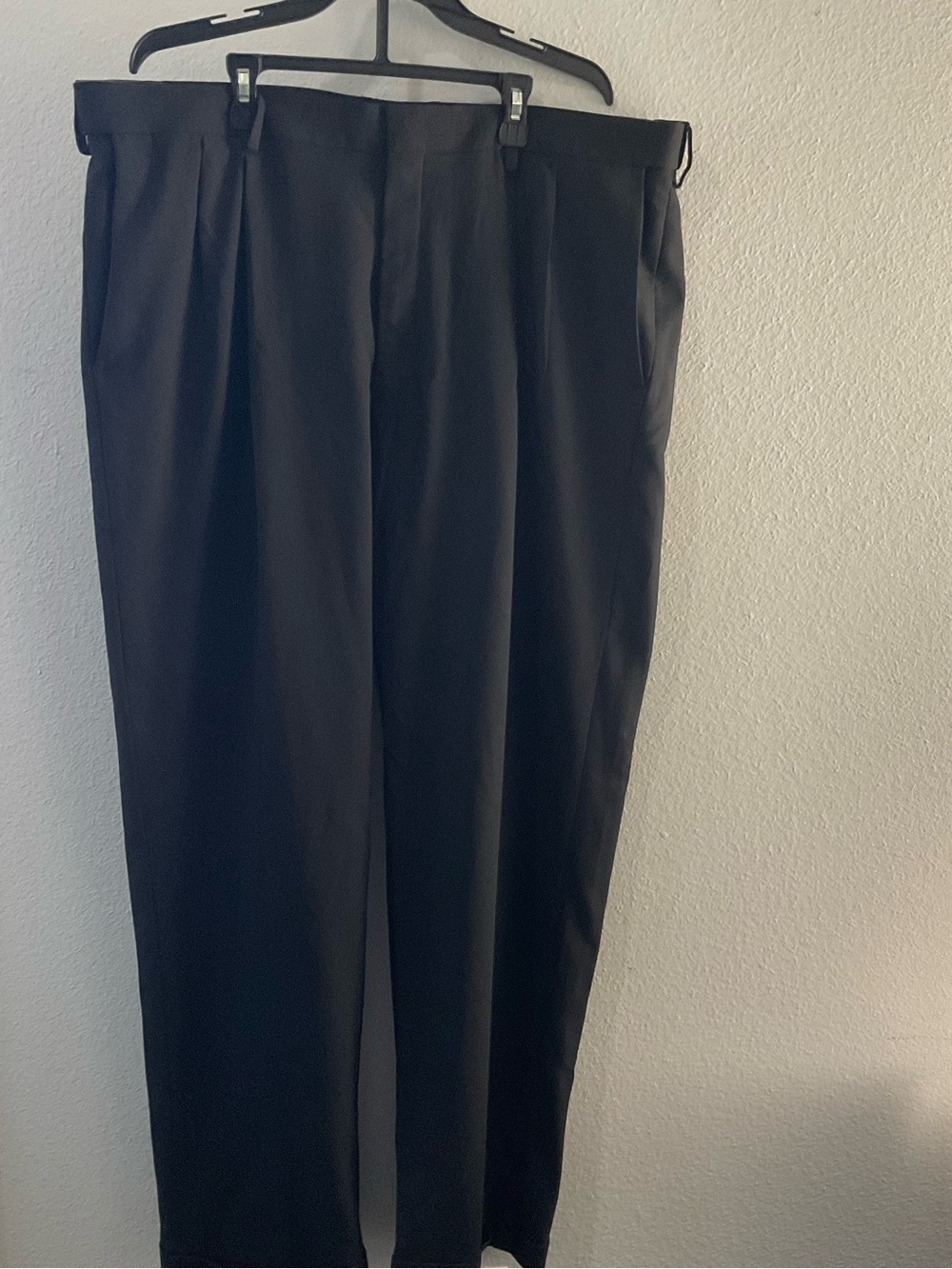 Haggar Men's Black Pleated Dress Pants
